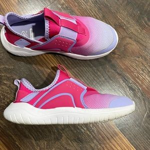 Girls size 2 tennis shoes